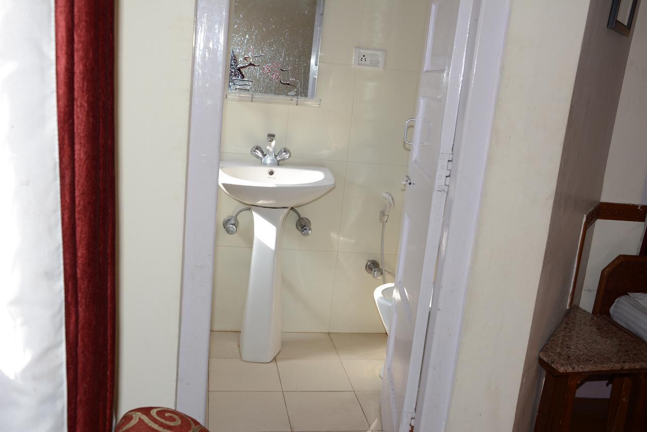 שימלה Hotel Basant מראה חיצוני תמונה