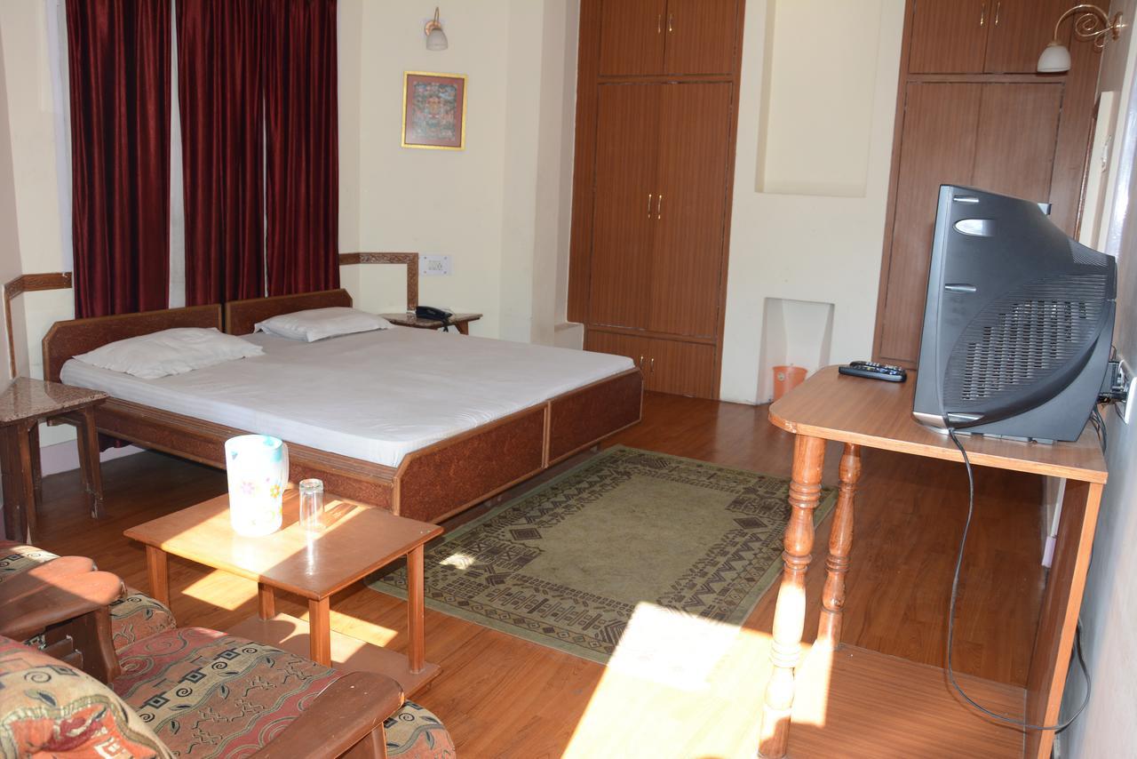 שימלה Hotel Basant מראה חיצוני תמונה
