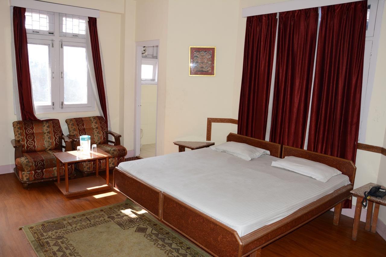 שימלה Hotel Basant מראה חיצוני תמונה